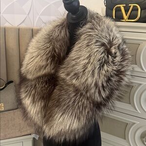 Saga fox fur thick collar stole never wore